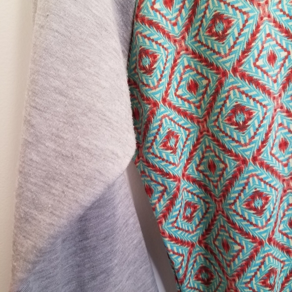 Lularoe Randy Size Small Top Shirt Tunic Gray Diamond Ragland Tee LLR - Picture 5 of 7